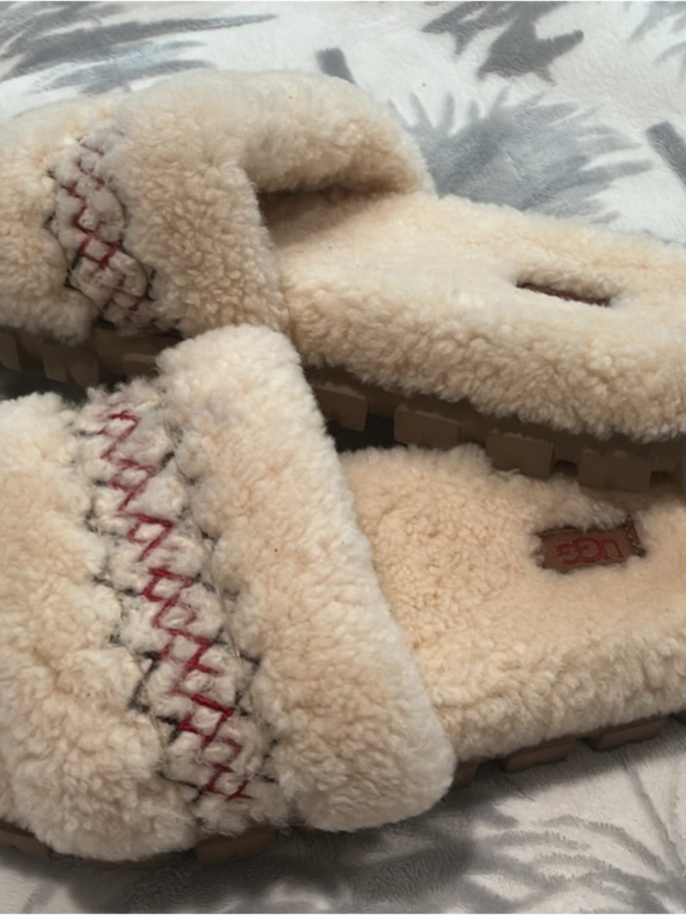 UGG Cream Shearling Slip-On Slippers with Red & Gray Stitching